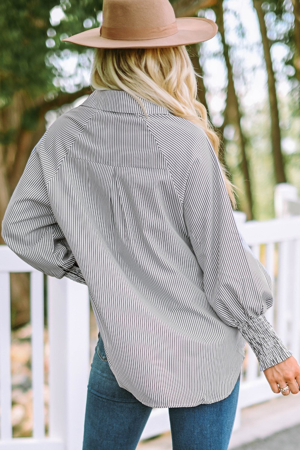 Chemise mi-longue à revers rayé et manches tombantes oversize