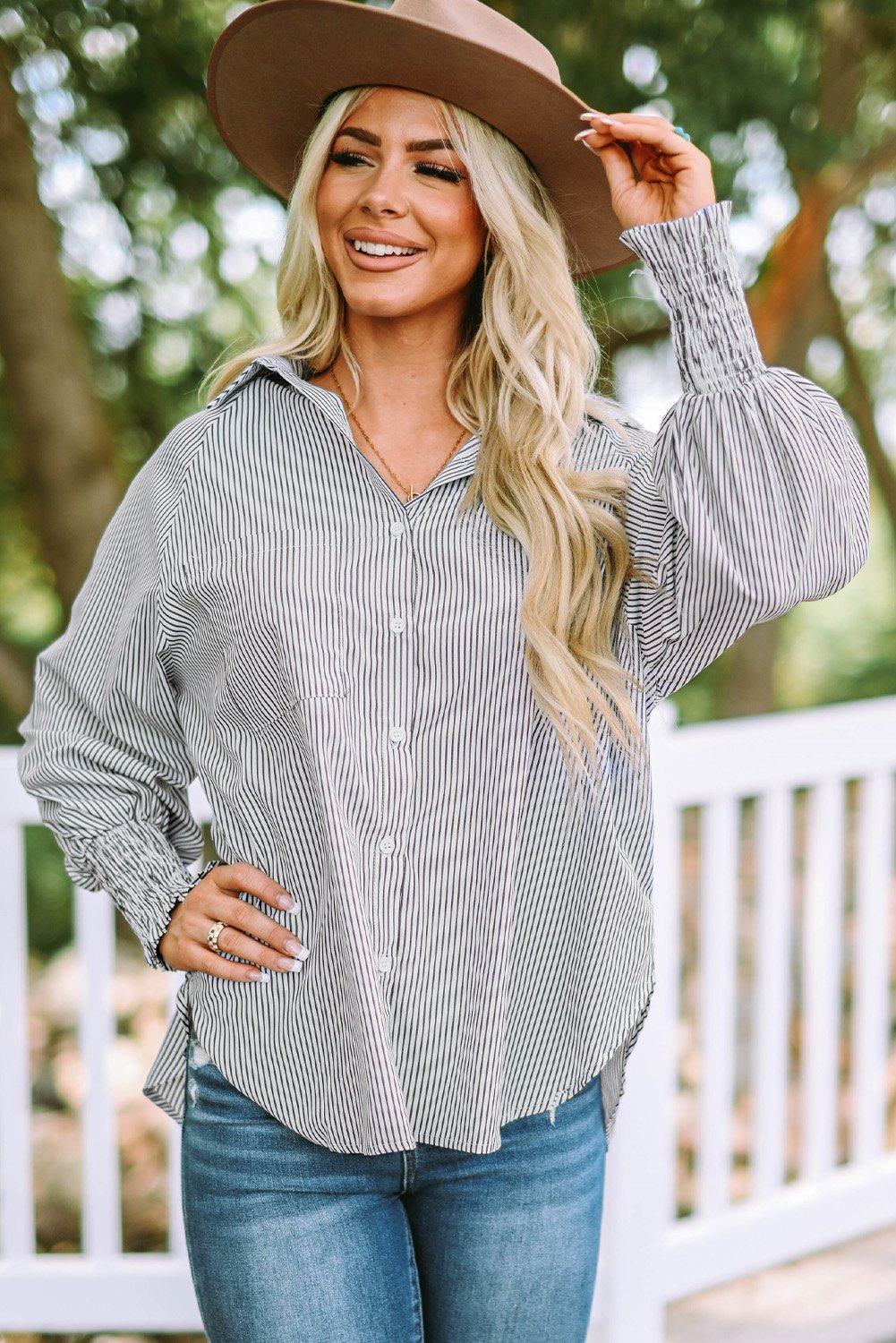 Chemise mi-longue à revers rayé et manches tombantes oversize