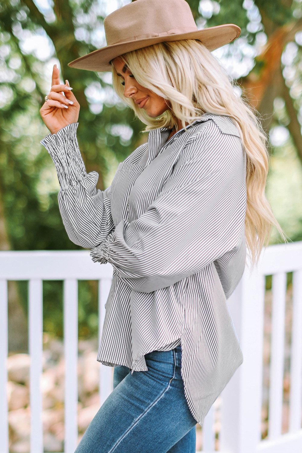 Chemise mi-longue à revers rayé et manches tombantes oversize
